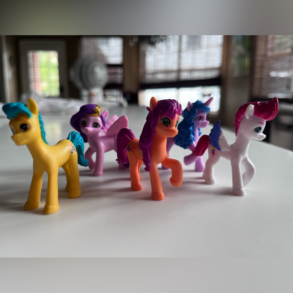 My Little Pony Figures Figurines 5 NWOT Izzy Sunny Pipp Zipp & Hitch New Gen